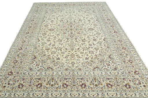 Surface texture of 2000s Kashan rug with natural Wool and intricate pattern
