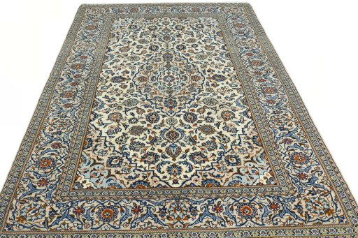 Surface texture of 2000s Kashan rug with natural Wool and intricate pattern