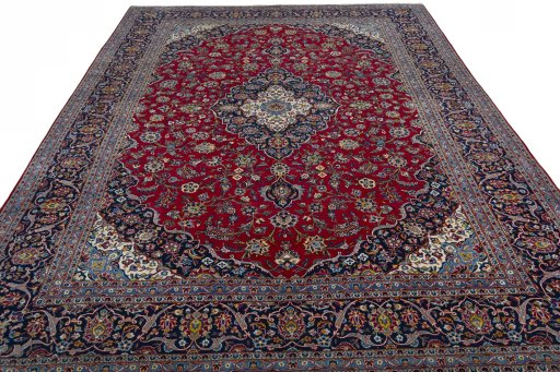 Surface texture of 2000s Kashan rug with natural Wool and intricate pattern
