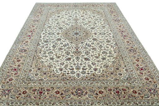 Surface texture of 2000s Kashan rug with natural Wool and intricate pattern