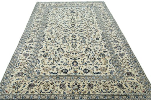 Surface texture of 2000s Kashan rug with natural Wool and intricate pattern