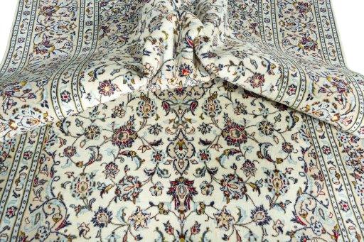 Surface texture of 2000s Kashan rug with natural Wool and intricate pattern