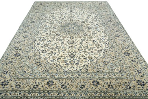 Surface texture of 2000s Kashan rug with natural Wool and intricate pattern