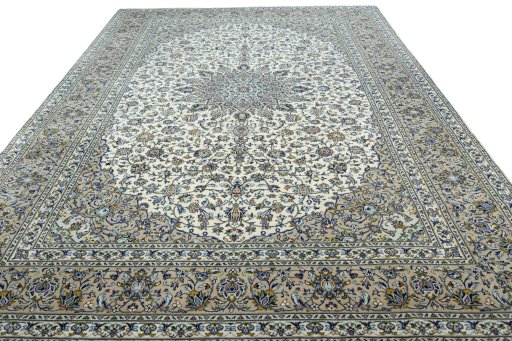 Surface texture of 2000s Kashan rug with natural Wool and intricate pattern