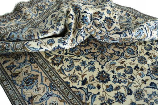 Surface texture of 2000s Kashan rug with natural Wool and intricate pattern