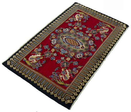 Close-up detail of New Kashan rug from Iran / Persia showing Wool weave
