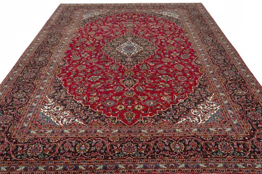 Surface texture of 2000s Kashan rug with natural Wool and intricate pattern