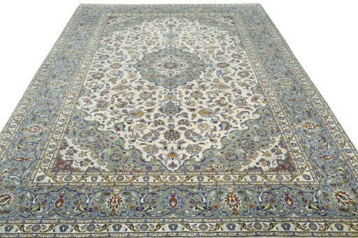 Surface texture of 2000s Kashan rug with natural Wool and intricate pattern