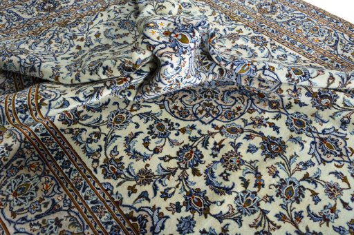 Surface texture of 2000s Kashan rug with natural Wool and intricate pattern