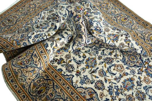 Surface texture of 2000s Kashan rug with natural Wool and intricate pattern
