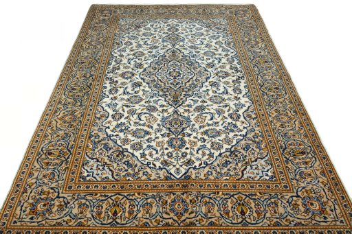 Surface texture of 2000s Kashan rug with natural Wool and intricate pattern