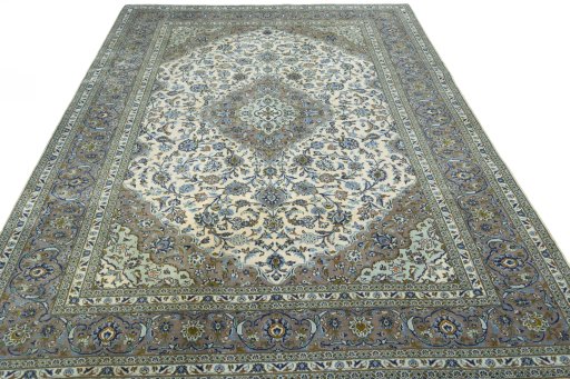 Surface texture of 2000s Kashan rug with natural Wool and intricate pattern