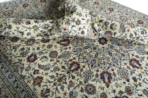 Surface texture of 2000s Kashan rug with natural Wool and intricate pattern
