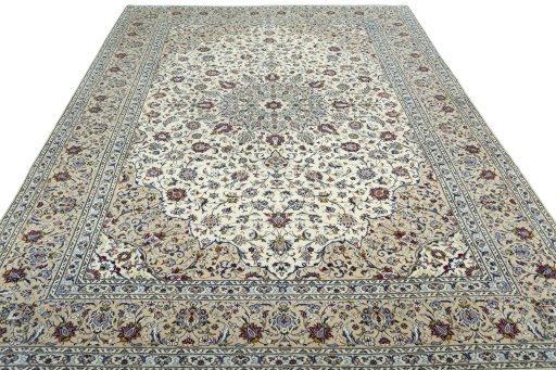 Surface texture of 2000s Kashan rug with natural Wool and intricate pattern