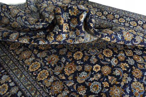 Surface texture of 2000s Kashan rug with natural Wool and intricate pattern