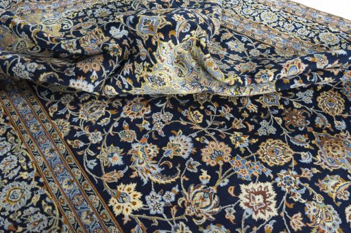 Surface texture of 2000s Kashan rug with natural Wool and intricate pattern