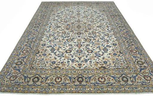 Surface texture of 2000s Kashan rug with natural Wool and intricate pattern