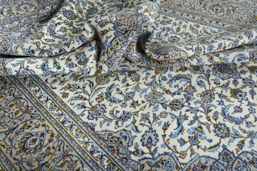 Surface texture of 2000s Kashan rug with natural Wool and intricate pattern