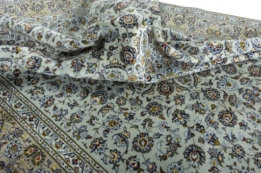 Surface texture of 2000s Kashan rug with natural Wool and intricate pattern