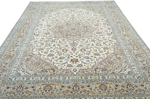 Surface texture of 2000s Kashan rug with natural Wool and intricate pattern
