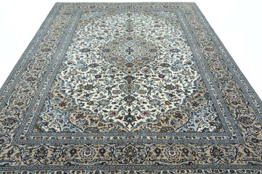 Surface texture of 2000s Kashan rug with natural Wool and intricate pattern