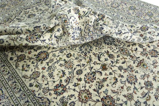 Surface texture of 2000s Kashan rug with natural Wool and intricate pattern