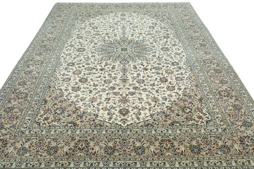 Surface texture of 2000s Kashan rug with natural Wool and intricate pattern