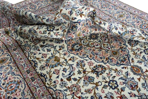 Surface texture of 2000s Kashan rug with natural Wool and intricate pattern