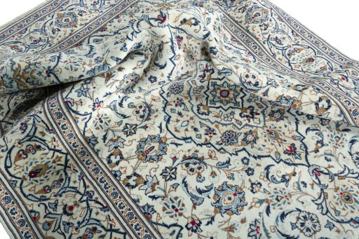 Surface texture of 2000s Kashan rug with natural Wool and intricate pattern