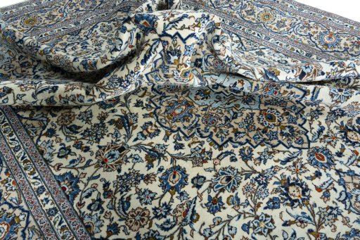 Surface texture of 2000s Kashan rug with natural Wool and intricate pattern