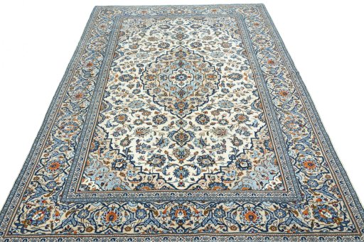 Surface texture of 2000s Kashan rug with natural Wool and intricate pattern