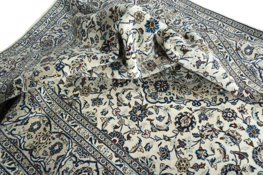 Surface texture of 2000s Kashan rug with natural Wool and intricate pattern