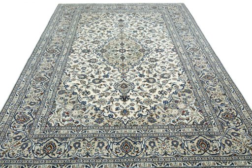 Surface texture of 2000s Kashan rug with natural Wool and intricate pattern