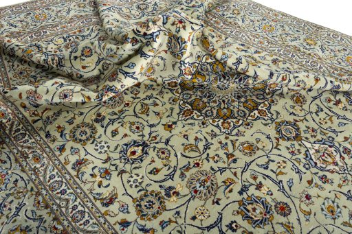 Surface texture of 2000s Kashan rug with natural Wool and intricate pattern