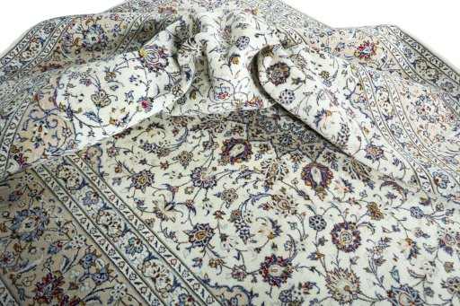 Surface texture of 2000s Kashan rug with natural Wool and intricate pattern