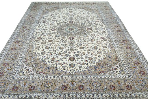 Surface texture of 2000s Kashan rug with natural Wool and intricate pattern