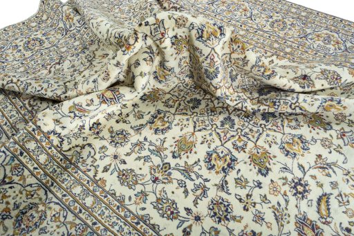 Surface texture of 2000s Kashan rug with natural Wool and intricate pattern