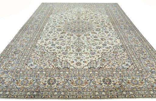 Surface texture of 2000s Kashan rug with natural Wool and intricate pattern