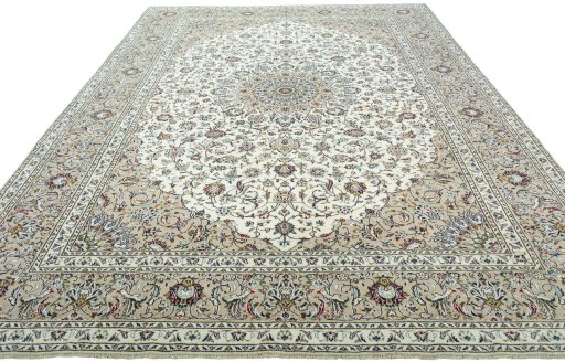 Surface texture of 2000s Kashan rug with natural Wool and intricate pattern