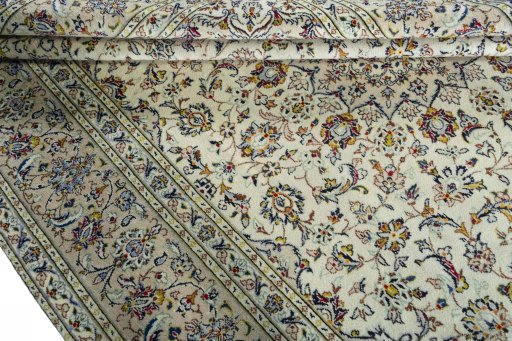 Close-up detail of 1970s Kashan rug from Iran / Persia showing Wool weave