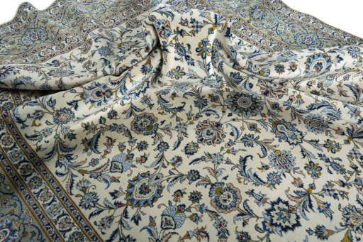 Surface texture of 2000s Kashan rug with natural Wool and intricate pattern
