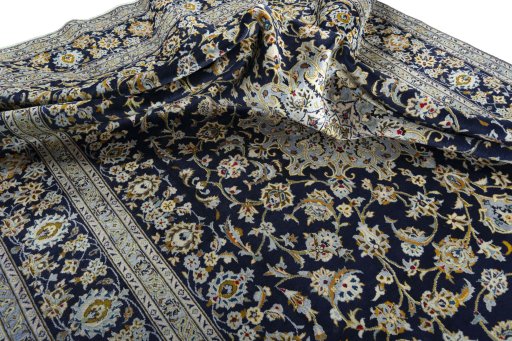 Surface texture of 2000s Kashan rug with natural Wool and intricate pattern