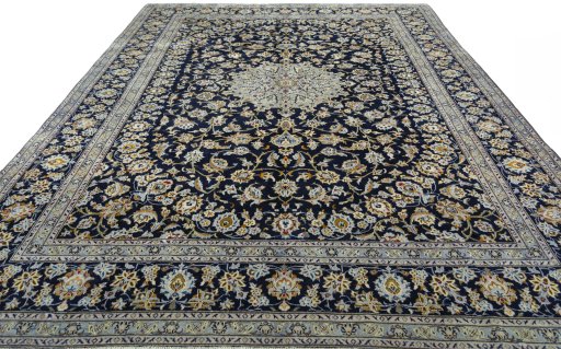 Surface texture of 2000s Kashan rug with natural Wool and intricate pattern