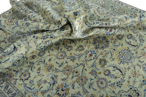 Surface texture of 1970s Kashan rug with natural Wool and intricate pattern