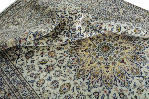 Surface texture of 2000s Kashan rug with natural Wool and intricate pattern