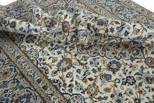 Surface texture of 2000s Kashan rug with natural Wool and intricate pattern