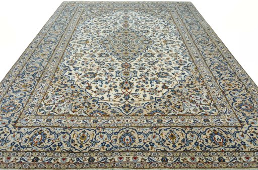 Surface texture of 2000s Kashan rug with natural Wool and intricate pattern