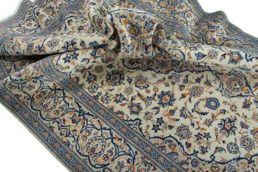 Surface texture of 2000s Kashan rug with natural Wool and intricate pattern