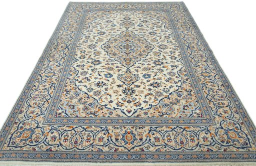 Surface texture of 2000s Kashan rug with natural Wool and intricate pattern