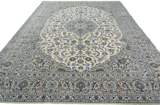 Surface texture of 2000s Kashan rug with natural Wool and intricate pattern